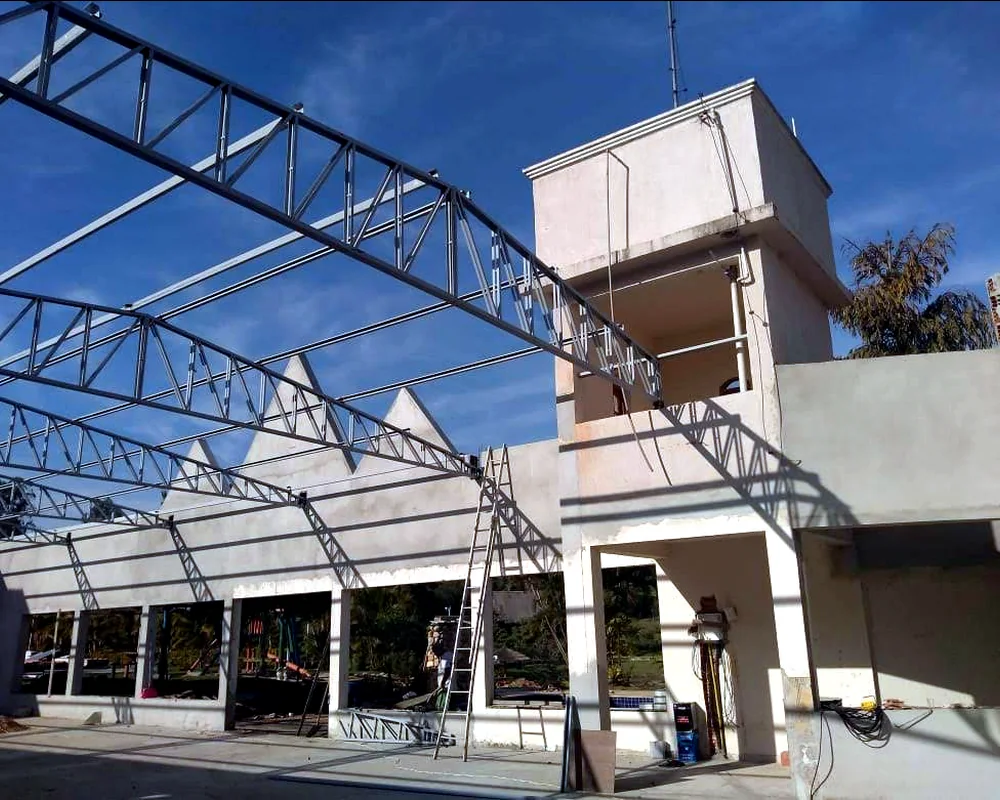 Estrutura metálica em obra realizada pela Metal Center